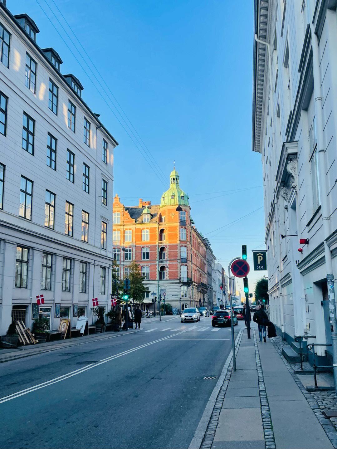 od体育链接-列日客场逼平丹麦哥本哈根,双方握手言和(在丹麦首都哥本哈根的道路上,可以看到这样的告示)