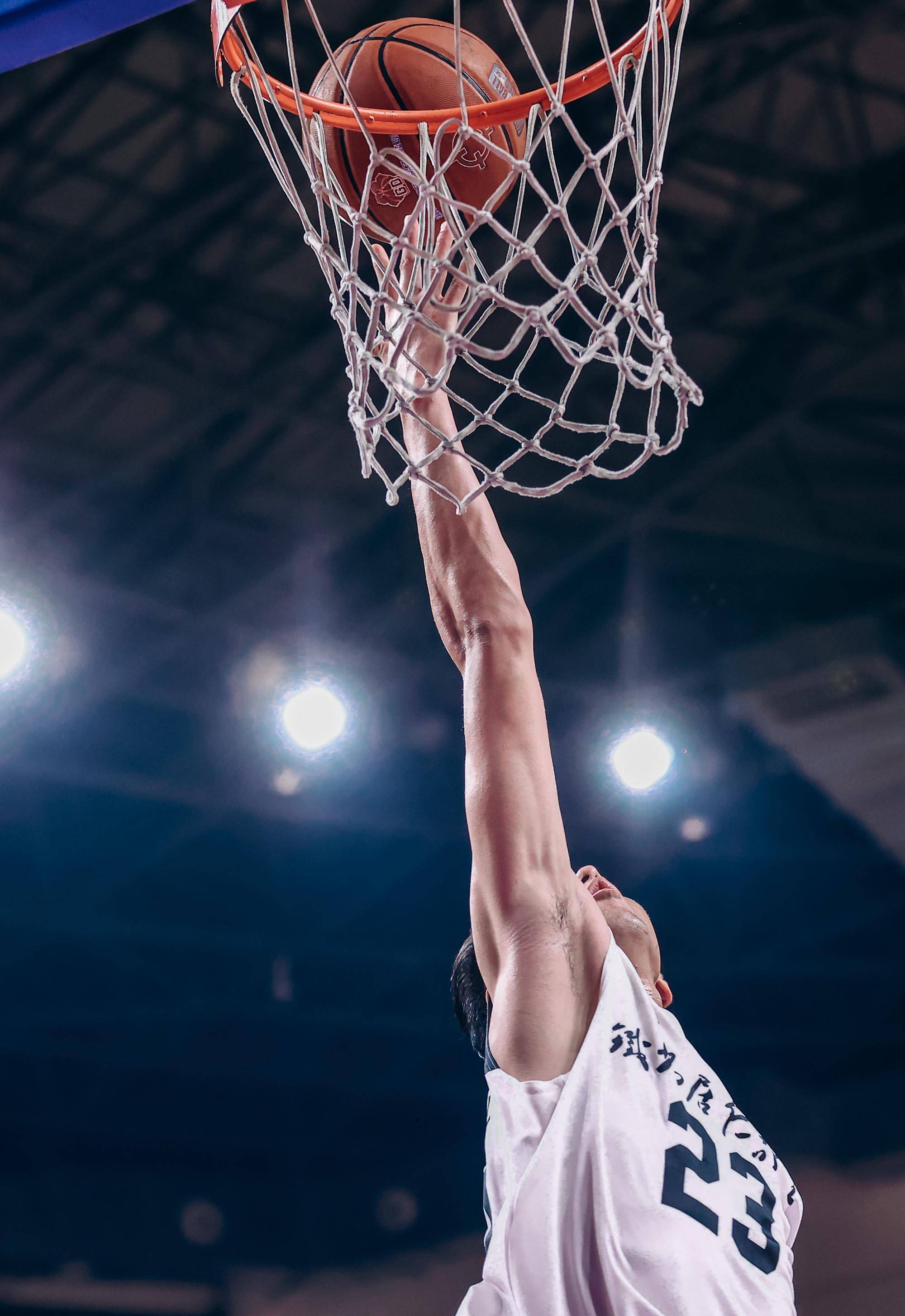 od体育课程-职业篮球选手频频破纪录，创新精彩表现