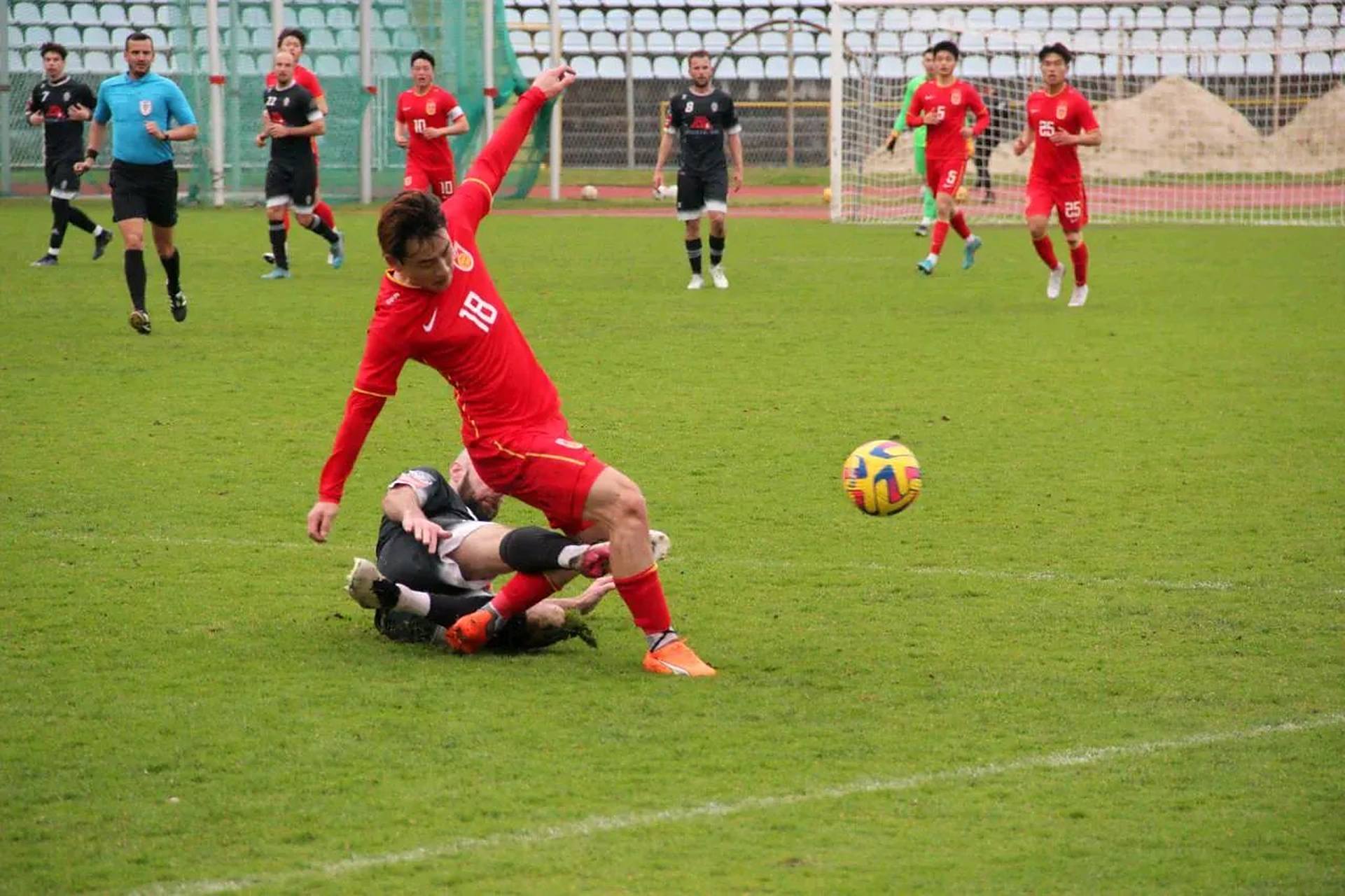 od体育电竞-法兰克福中场神奇助攻,助球队轻松取胜