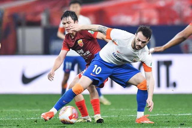 od体育活动-上海上港球员展现队内团结，备战下场比赛