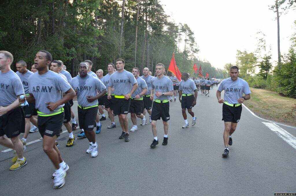 凯泽斯劳滕球队开场胜利,迈出成功之步